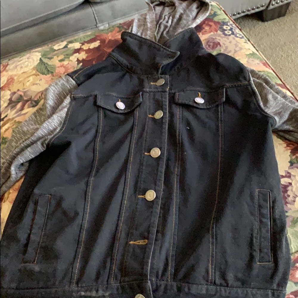 Denim jacket with sleeves
